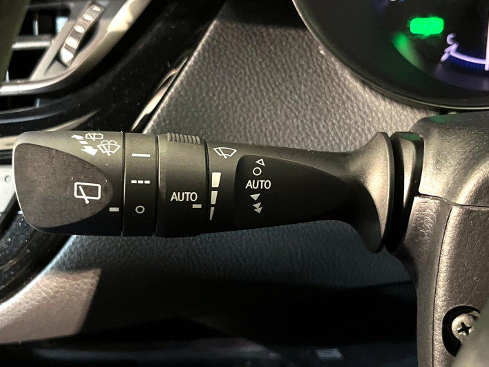 2018 Toyota C-HR DAA-ZYX10 (UW-6a1e4ab6312a7)[28]