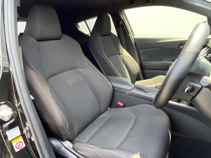 2018 Toyota C-HR DAA-ZYX10 (UW-6a1e4ab814e76)[13]