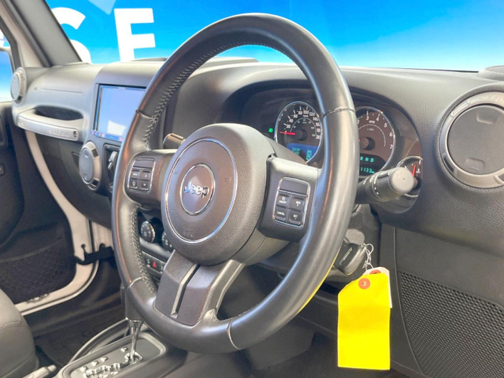 2015 Chrysler Jeep Wrangler Unlimited ABA-JK36L (UW-6a1f99e7022eb)[24]
