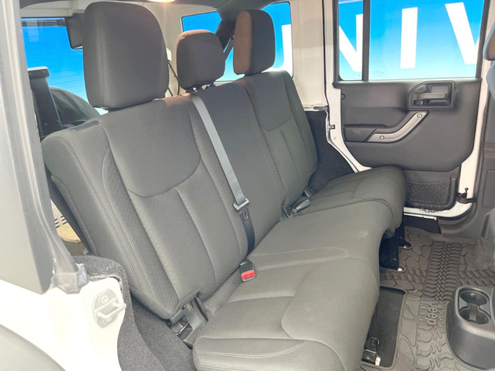 2015 Chrysler Jeep Wrangler Unlimited ABA-JK36L (UW-6a1f99e7022eb)[25]
