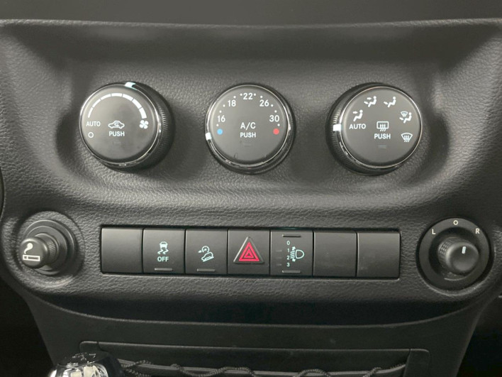 2015 Chrysler Jeep Wrangler Unlimited ABA-JK36L (UW-6a1f99e7022eb)[8]