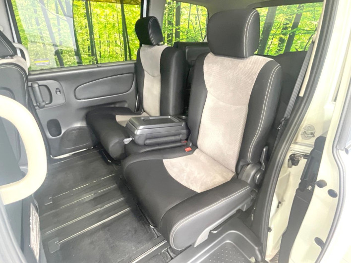 2011 Nissan Serena DBA-C26 (UW-6a1f9a4e24a12)[29]