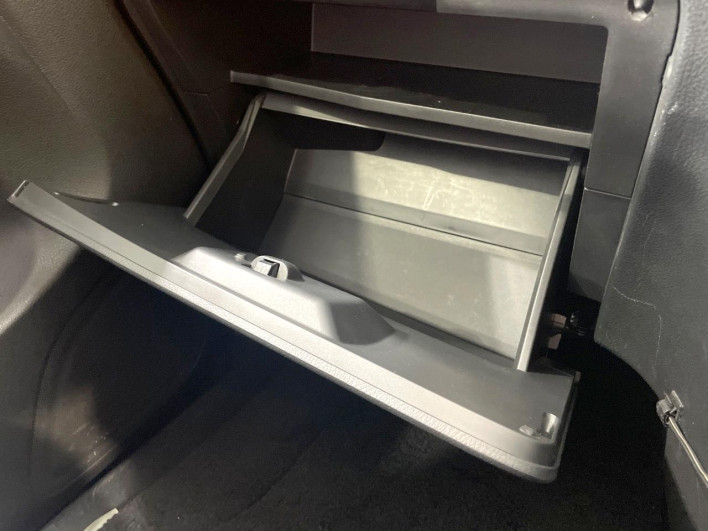 2011 Nissan Serena DBA-C26 (UW-6a1f9a4e24a12)[15]