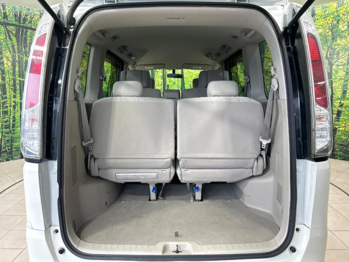 2012 Nissan Serena DBA-C26 (UW-6a1f9a4e4cf4d)[27]