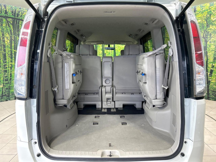2012 Nissan Serena DBA-C26 (UW-6a1f9a4e4cf4d)[25]