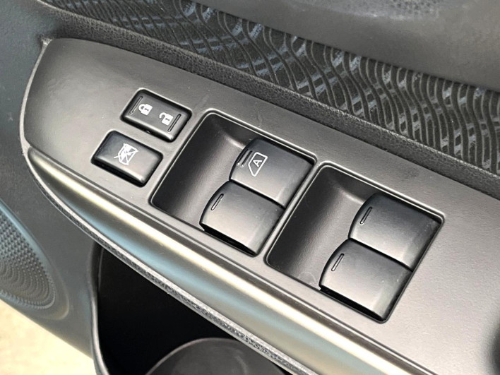 2013 Nissan Note DBA-E12 (UW-6a1f9a6074334)[6]