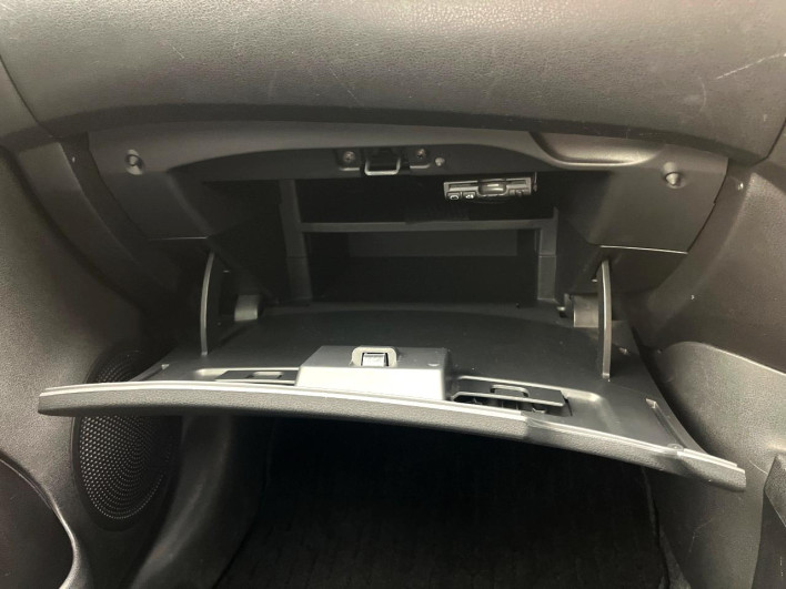 2013 Nissan Note DBA-E12 (UW-6a1f9a6074334)[9]