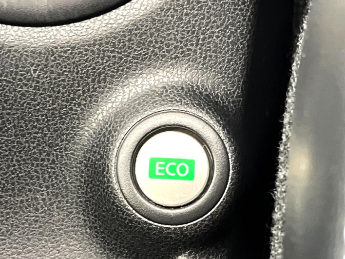 2013 Nissan Note DBA-E12 (UW-6a1f9a6074334)[18]