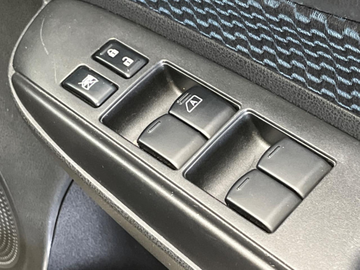 2014 Nissan Note DBA-E12 (UW-6a1f9a60cd948)[19]