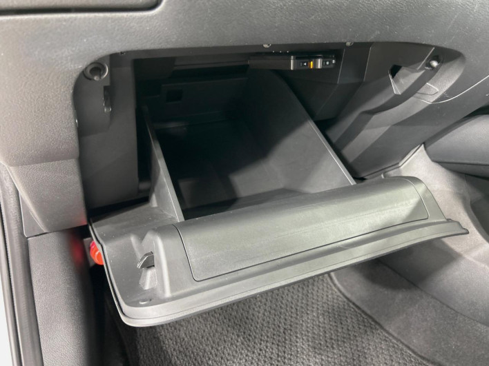 2021 Nissan Note 6AA-E13 (UW-6a1f9a66303ad)[28]