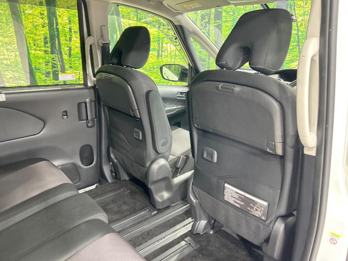 2017 Nissan Serena DAA-GFC27 (UW-6a1f9a7851073)[24]