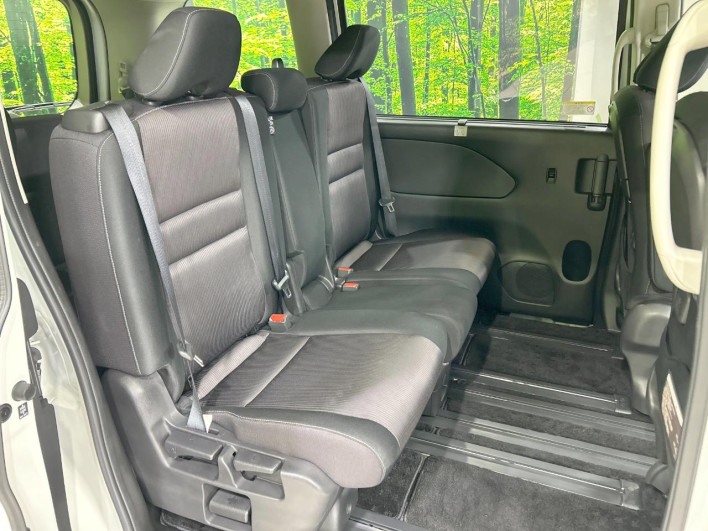 2017 Nissan Serena DAA-GFC27 (UW-6a1f9a7851073)[23]