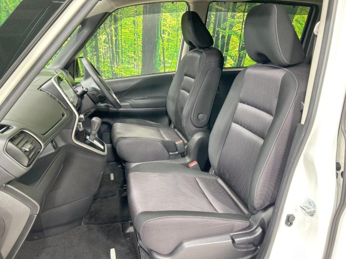 2017 Nissan Serena DAA-GFC27 (UW-6a1f9a7851073)[19]