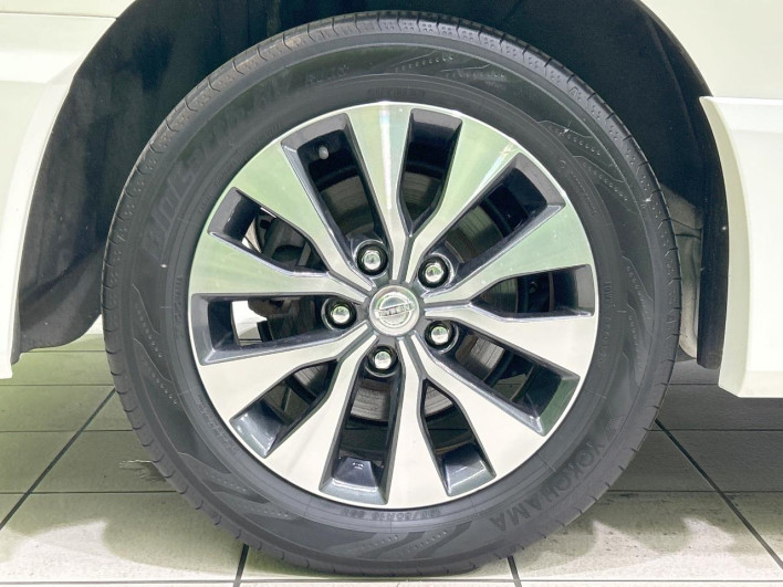 2017 Nissan Serena DAA-GFC27 (UW-6a1f9a7851073)[14]
