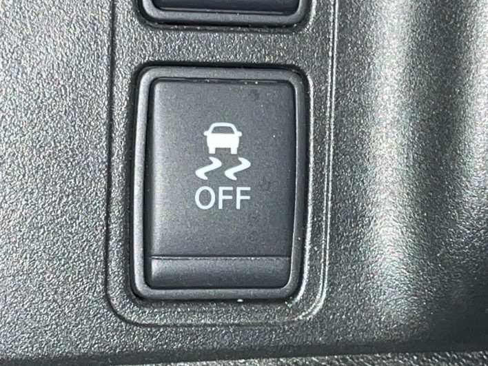 2016 Nissan Serena DAA-GFNC27 (UW-6a1f9a7ecf3bd)[28]