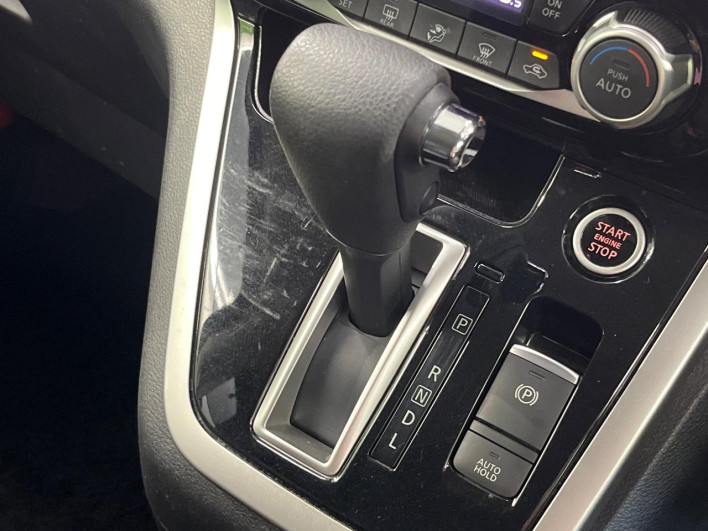 2016 Nissan Serena DAA-GFNC27 (UW-6a1f9a7ecf3bd)[24]