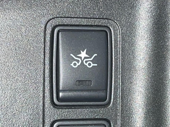 2016 Nissan Serena DAA-GFNC27 (UW-6a1f9a7ecf3bd)[27]