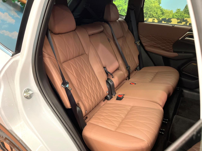 2024 Mitsubishi OUTLANDER PHEV 5LA-GN0W (UW-6a1f9a81d9c80)[10]