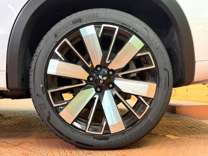 2024 Mitsubishi OUTLANDER PHEV 5LA-GN0W (UW-6a1f9a81d9c80)[23]