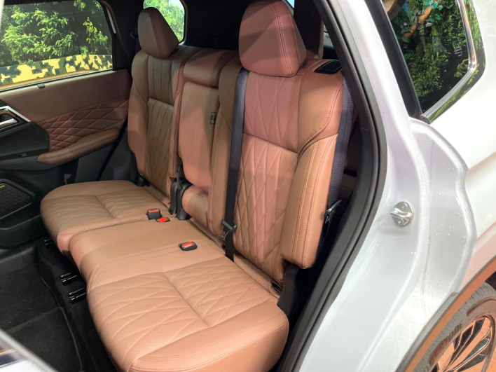 2024 Mitsubishi OUTLANDER PHEV 5LA-GN0W (UW-6a1f9a81d9c80)[13]