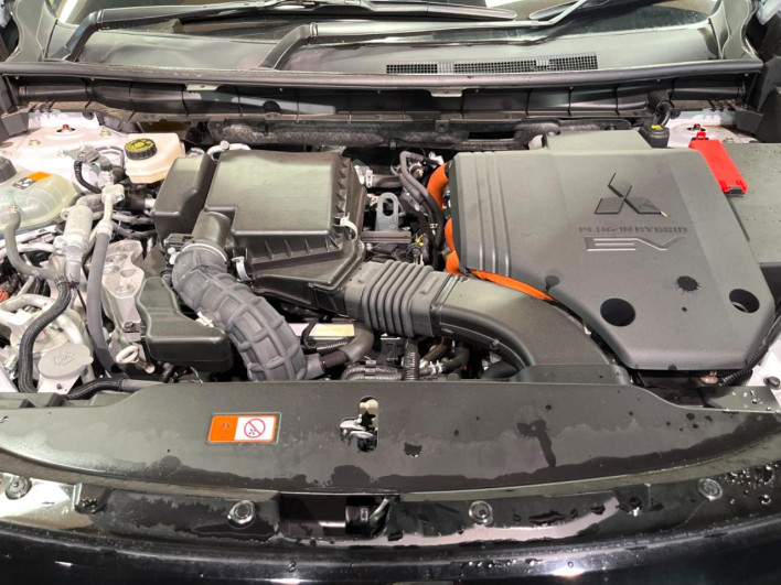 2024 Mitsubishi OUTLANDER PHEV 5LA-GN0W (UW-6a1f9a81d9c80)[19]