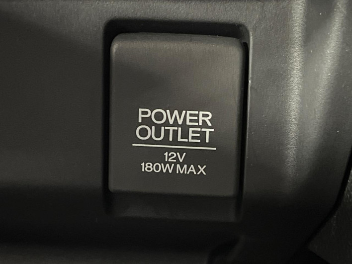 2015 Honda Fit Hybrid DAA-GP6 (UW-6a1f9a8316abf)[28]
