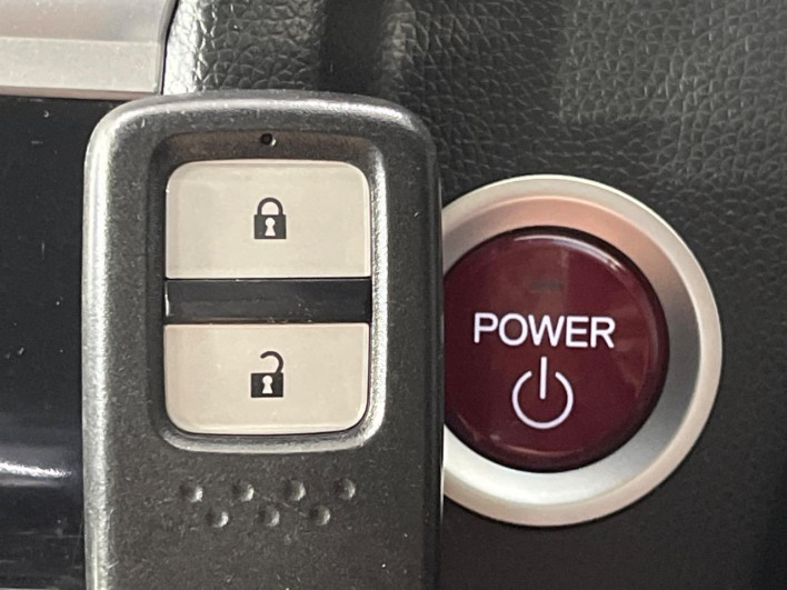2015 Honda Fit Hybrid DAA-GP6 (UW-6a1f9a8316abf)[29]