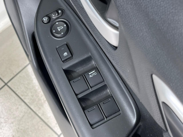 2015 Honda Fit Hybrid DAA-GP6 (UW-6a1f9a8316abf)[10]