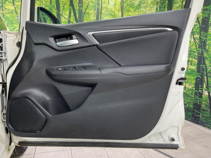 2015 Honda Fit Hybrid DAA-GP6 (UW-6a1f9a8316abf)[9]