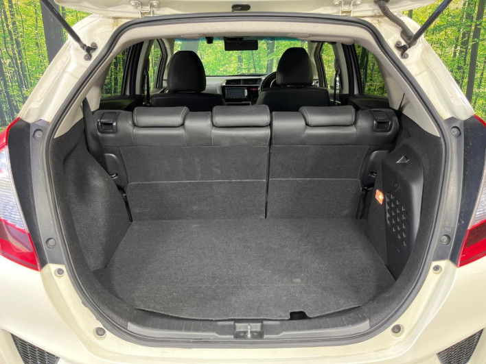 2015 Honda Fit Hybrid DAA-GP6 (UW-6a1f9a8316abf)[5]