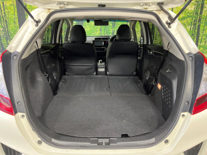 2015 Honda Fit Hybrid DAA-GP6 (UW-6a1f9a8316abf)[6]