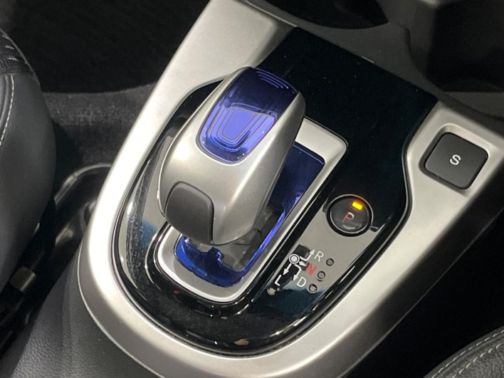 2015 Honda Fit Hybrid DAA-GP6 (UW-6a1f9a8316abf)[26]
