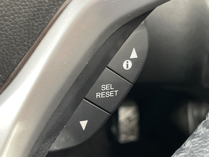 2015 Honda Fit Hybrid DAA-GP6 (UW-6a1f9a8316abf)[21]
