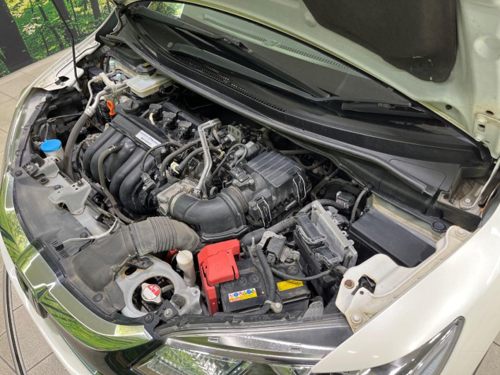 2015 Honda Fit Hybrid DAA-GP6 (UW-6a1f9a8316abf)[8]