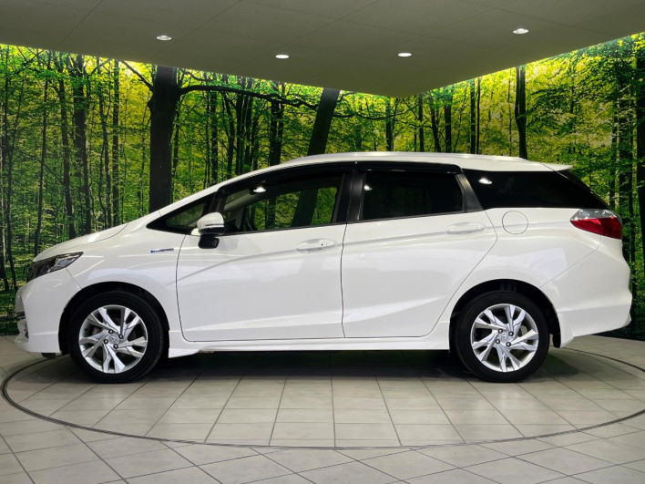 2015 Honda SHUTTLE DAA-GP8 (UW-6a1f9a854841a)[18]