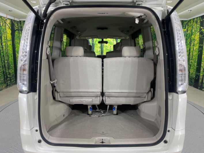 2012 Nissan Serena DAA-HC26 (UW-6a1f9a9091701)[27]