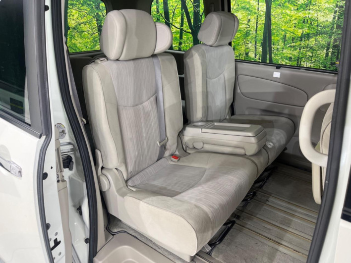 2012 Nissan Serena DAA-HC26 (UW-6a1f9a9091701)[20]
