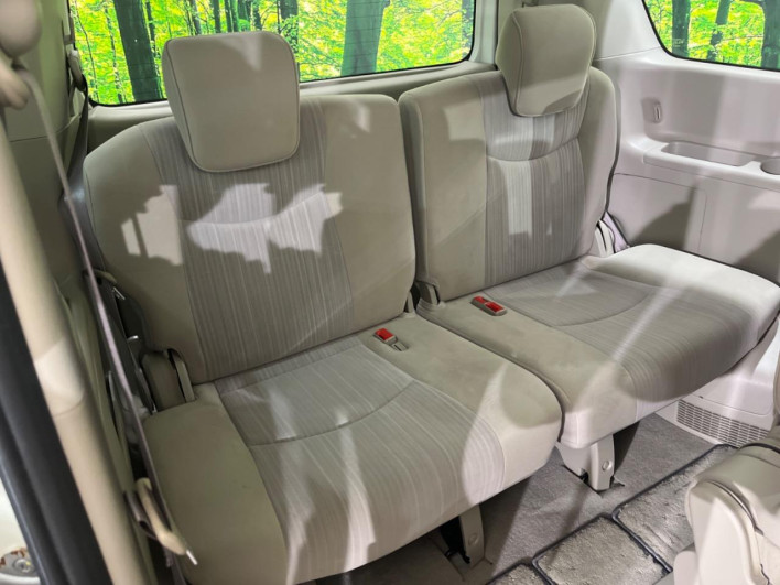 2012 Nissan Serena DAA-HC26 (UW-6a1f9a9091701)[21]