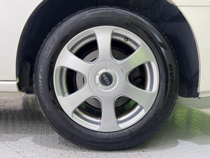 2012 Nissan Serena DAA-HC26 (UW-6a1f9a9091701)[5]