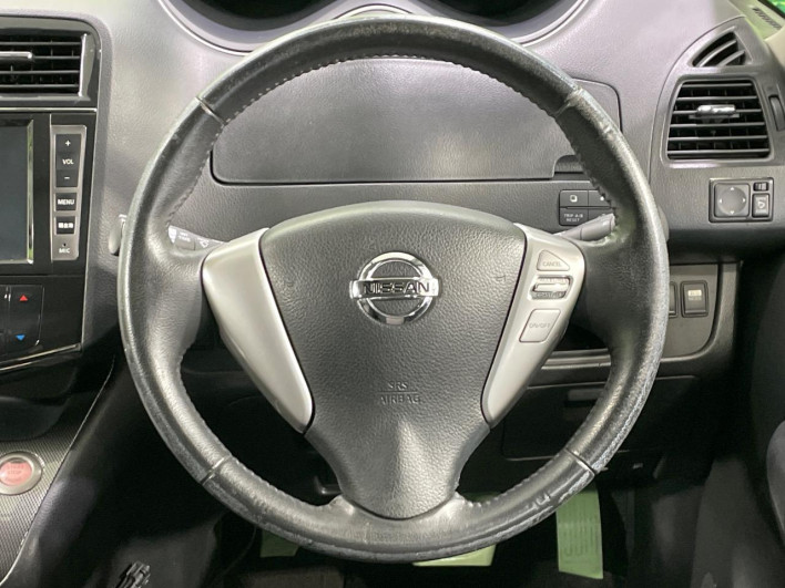2013 Nissan Serena DAA-HC26 (UW-6a1f9a915130b)[21]