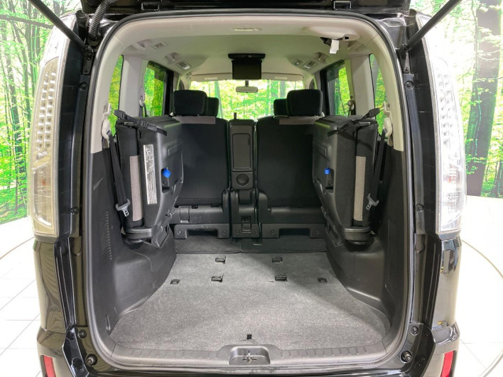 2013 Nissan Serena DAA-HC26 (UW-6a1f9a915130b)[10]