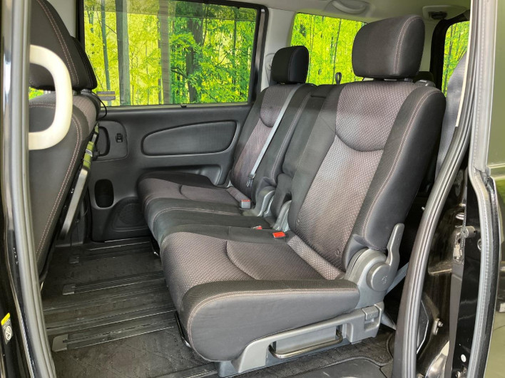 2013 Nissan Serena DAA-HFC26 (UW-6a1f9a99e00ea)[28]
