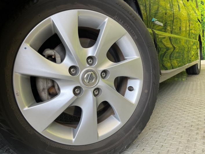 2013 Nissan Serena DAA-HFC26 (UW-6a1f9a99e00ea)[18]