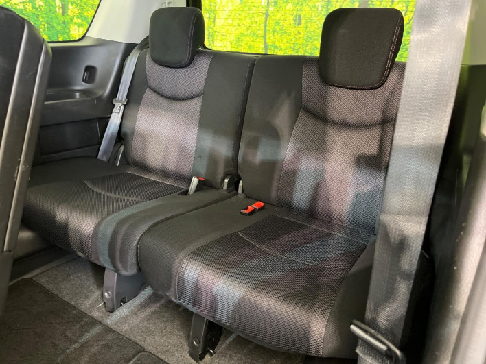 2013 Nissan Serena DAA-HFC26 (UW-6a1f9a99e00ea)[27]