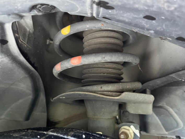 2013 Nissan Serena DAA-HFC26 (UW-6a1f9a99e00ea)[19]
