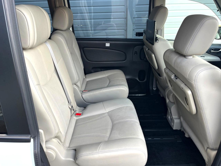 2014 Nissan Serena DAA-HFC26 (UW-6a1f9a9a1eb14)[19]