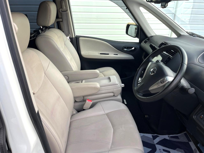 2014 Nissan Serena DAA-HFC26 (UW-6a1f9a9a1eb14)[16]