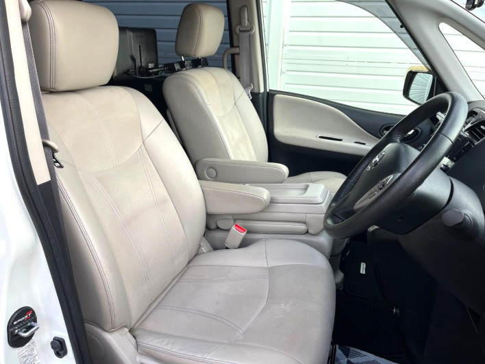 2014 Nissan Serena DAA-HFC26 (UW-6a1f9a9a1eb14)[17]