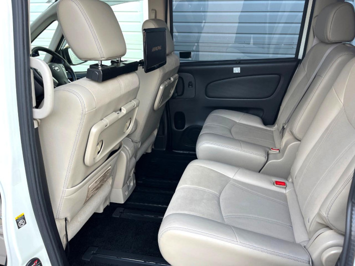 2014 Nissan Serena DAA-HFC26 (UW-6a1f9a9a1eb14)[25]