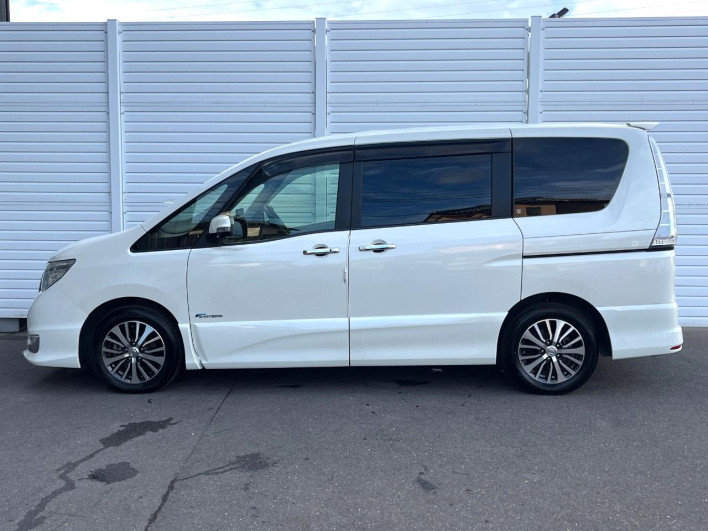 2014 Nissan Serena DAA-HFC26 (UW-6a1f9a9a1eb14)[21]